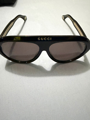 Navigator sunglasses with