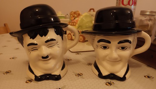 Tea pots black white - &,