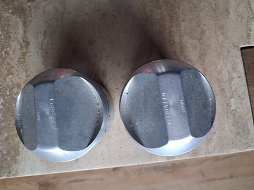 E6884 pistons 2 cyl - pistons,