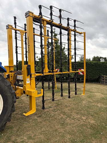 Claydon straw harrow tractor - harrow,