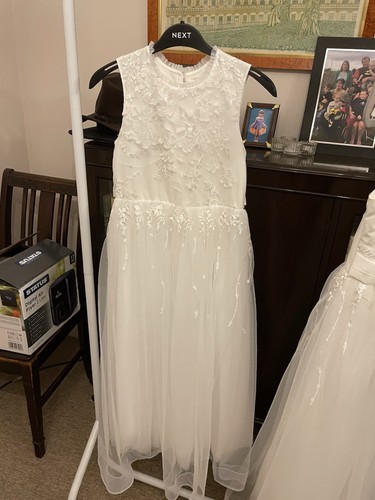 Next white flower - next,