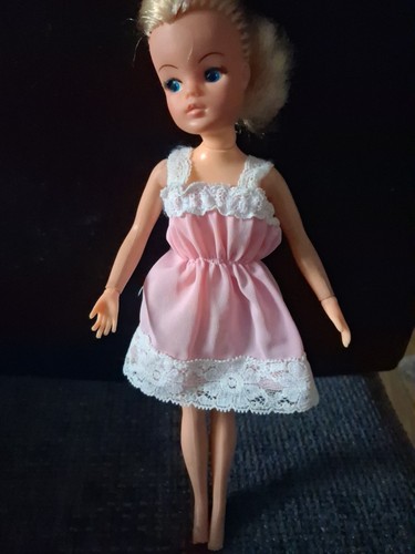 Lovely vintage sindy sized - lovely,