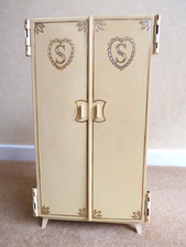 Vintage 1968 Sindy Wardrobe