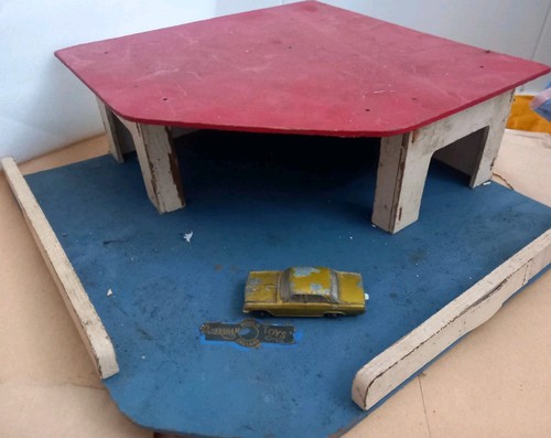 Amersham toy garage - garage, /