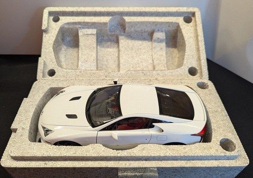 Autoart lexus lfa whitest - autoart,