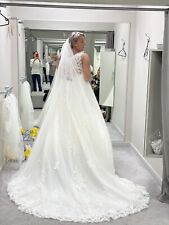 wedding dress In White With