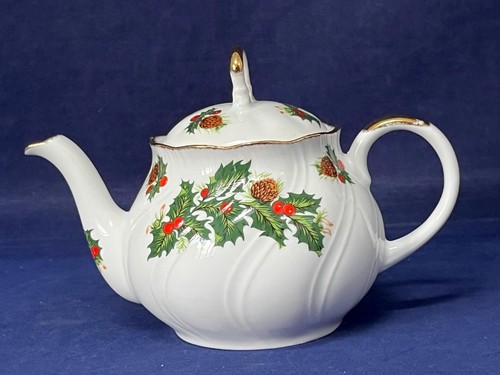 Queen yuletide small teapot - small,