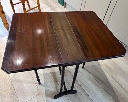 Antique mahogany drop leaf