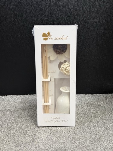 Pretty reed diffuser with - pretty,