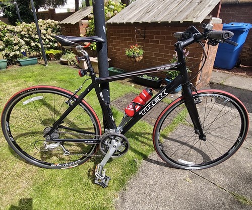 Trek hybrid bike - 7.5,
