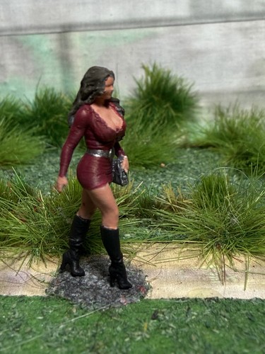 Gauge scale woman in - oo,