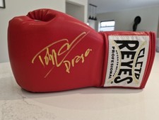 Red Cleto Reyes Glove Signed