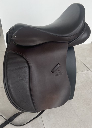 Parelli fluidity saddle horse