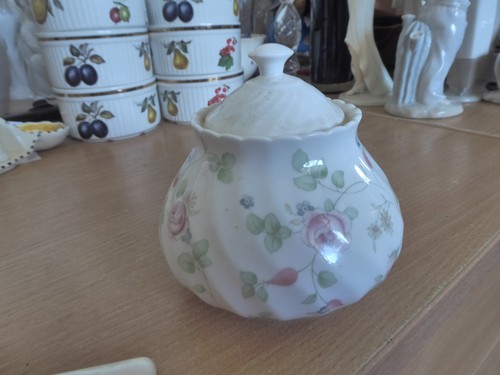 Wedgwood rosehip lidded - rosehip, pot