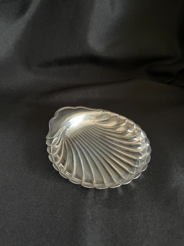Oneida silver plated shell - -,