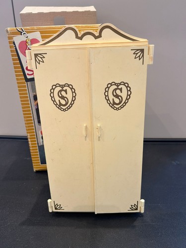 Sindy wardrobe closet cupboard - sindy,