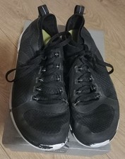 CLARKS TRIGENIC BLACK SIZE 7 TRAINERS.