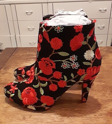 Wallis floral embroidered - wallis,