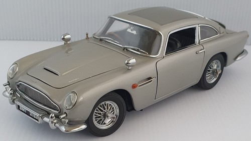 Danbury mint aston martin - mint,