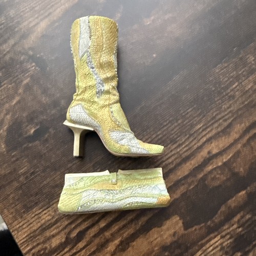Just the right - just, shoe