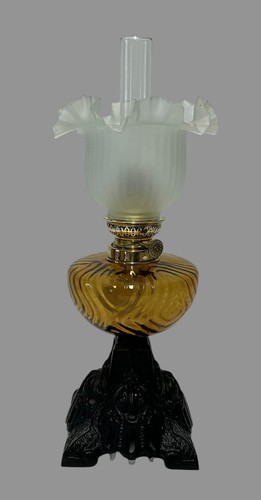 Antique oil lamp - ,