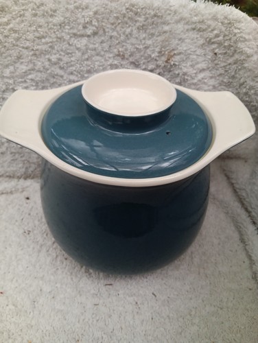 Poole pottery lidded casserole - poole,