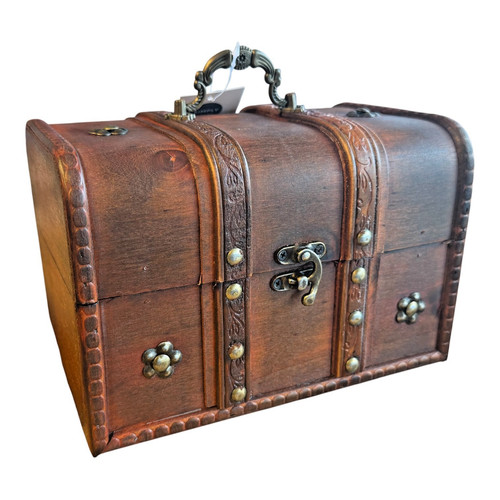 Wooden pirates treasure chest - pirates,