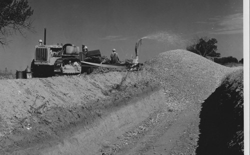 1950s 8x10 caterpillar crawler - 1950s,