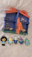 Moon & Me Take And Go House &