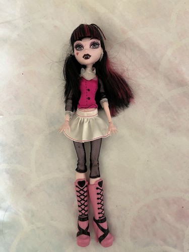 Draculaura doll - draculaura,