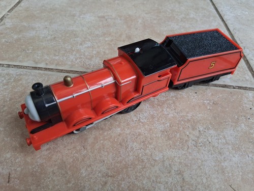 Thomas trackmaster james train - thomas,