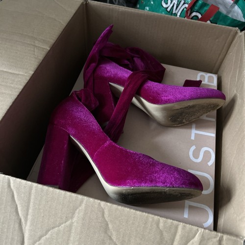 Stunning magenta lace - stunning, legged