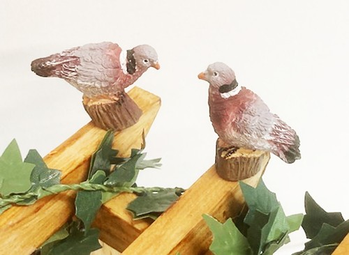 Dolls house pair resin - of,