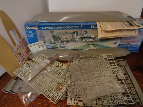 Revell hmcs snowberry - 1:72,