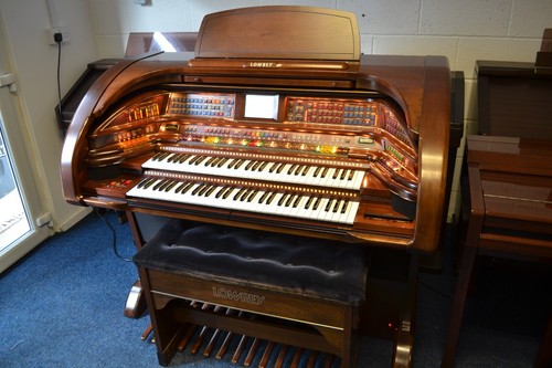 Lowrey royale su500 organ - lowrey,