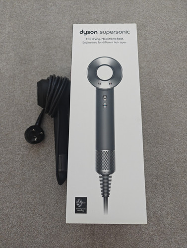 Dyson supersonic professional - dyson,