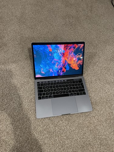 Selling apple macbook pro - apple,