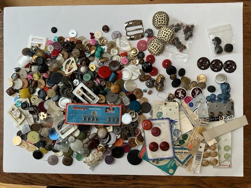 125 lot vintage buttons - ,