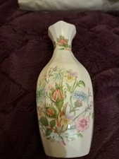 aynsley wild tudor bone china Fluted Vsse