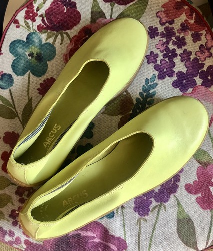 Arcus lime green slip shoes - green,