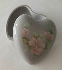SADLER ENGLAND CERAMIC LIDDED HEART SHAPED TRINKET BOX- EXCELLENT  CONDITION