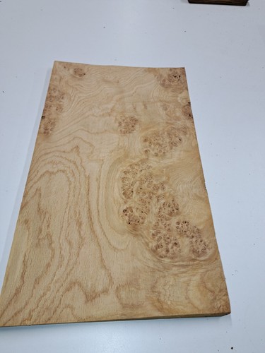 Burr oak veneer 1 - -,