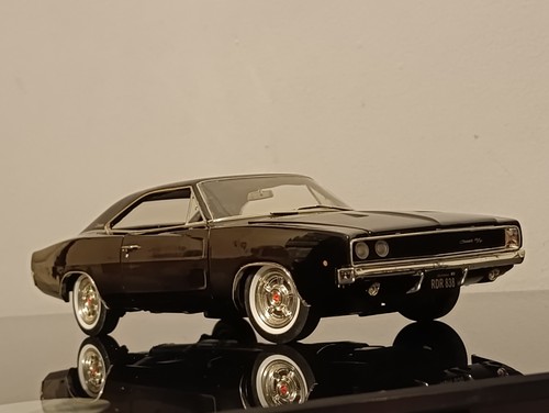 Scale 1968 dodge - 1/18,