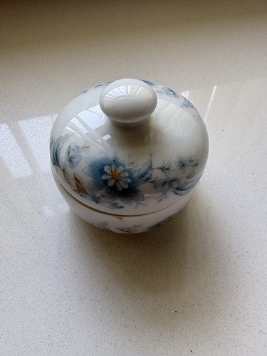 Trinket box porcelaine art - trinket,