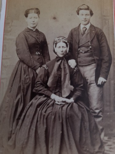 Cdv family woman mother - woman,
