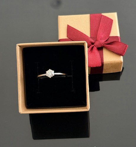 18ct white gold round diamond - gold,