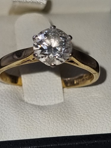 Diamond solitaire 18ct yellow