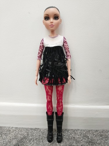 Moxie teenz doll with - a, secret