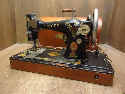 Singer sewing machine - singer,