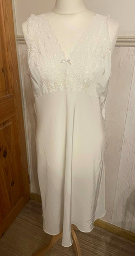 Vintage cream slinky - cream, polyester